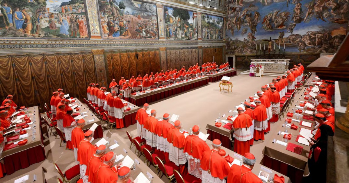 Vụ vi phạm 'hơn cả phim': hồng y mang điện thoại trong mật nghị bầu giáo hoàng