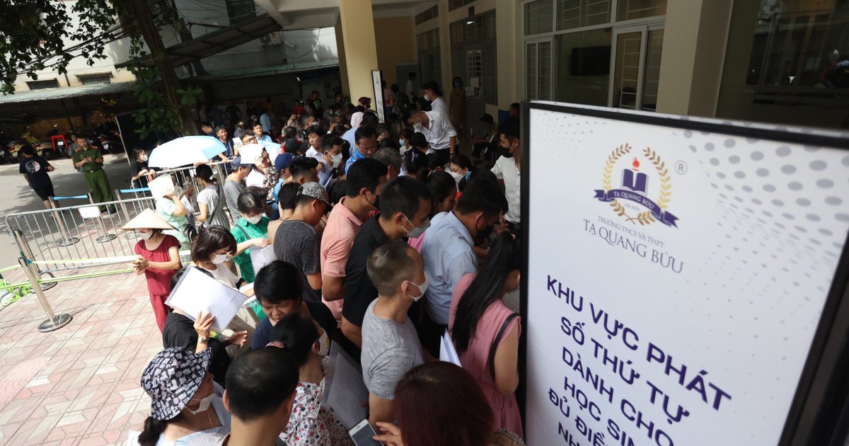 H&agrave; Nội: Kh&ocirc;ng được thu tiền đặt cọc, giữ chỗ tuyển sinh lớp 10