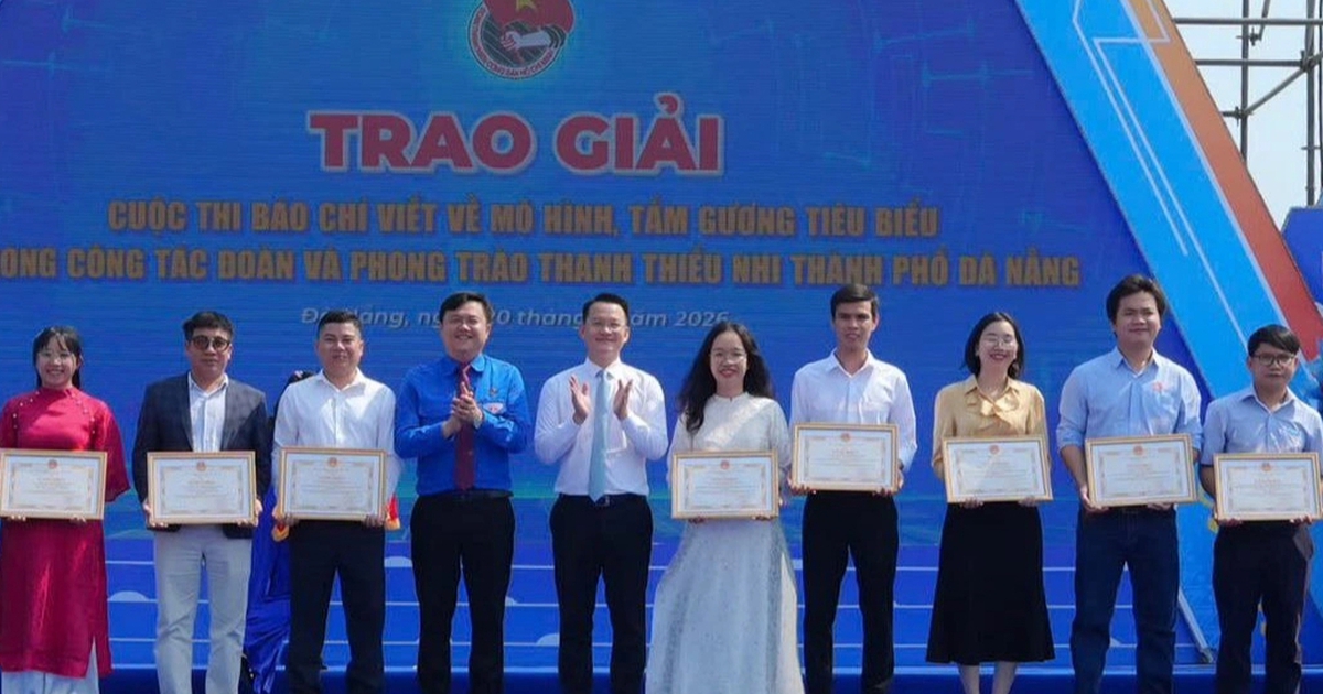 Phóng viên Báo Thanh Niên đoạt giải B loạt bài 'Thanh niên giúp dân trong mưa lũ'