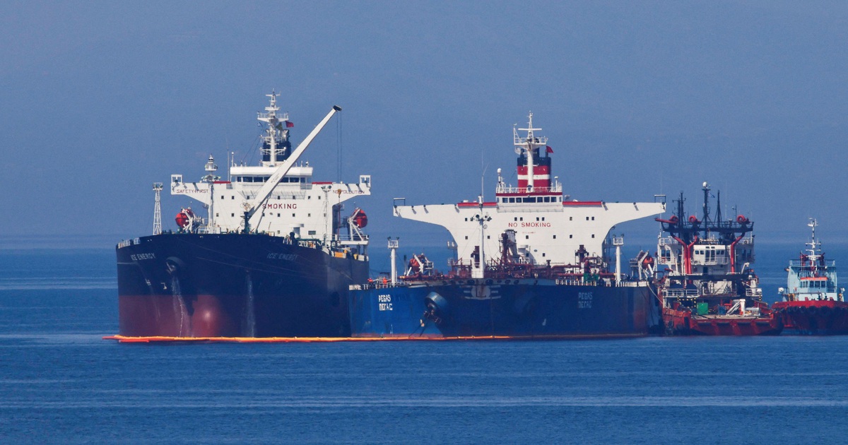 Mỹ t&iacute;nh dỡ cấm vận dầu mỏ Iran để hạ gi&aacute; dầu?