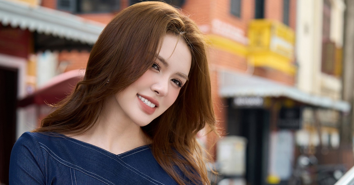 Phong cách năng động từ những chiếc váy denim công sở