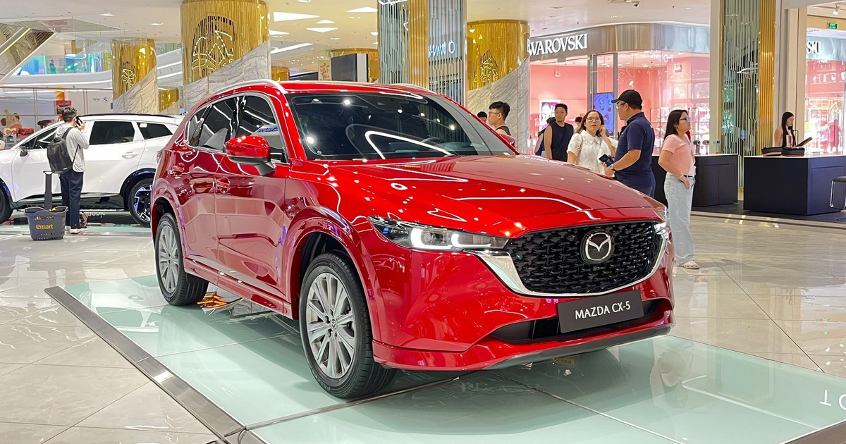 Crossover cỡ trung: Mazda CX-5 giảm hơn nửa doanh số vẫn dẫn đầu phân khúc