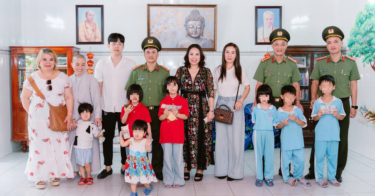 Trao 900 triệu đồng đến trẻ mồ côi, người yếu thế, khó khăn ở Huế