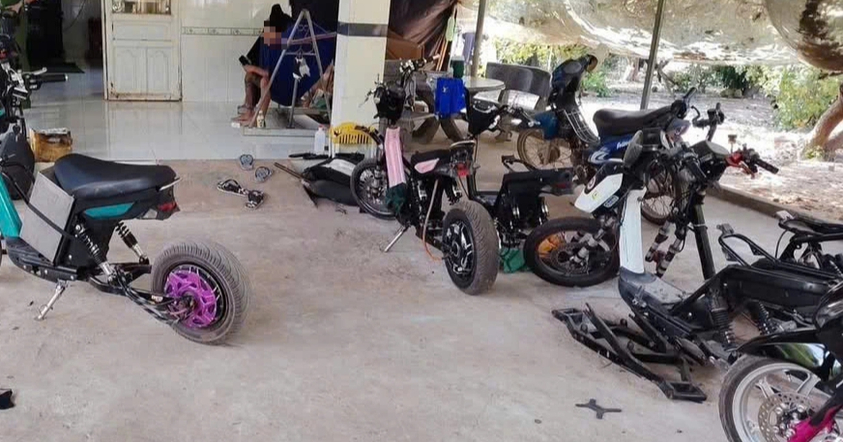 Công an xử lý 'lò' độ xe điện cho học sinh ở TP.HCM