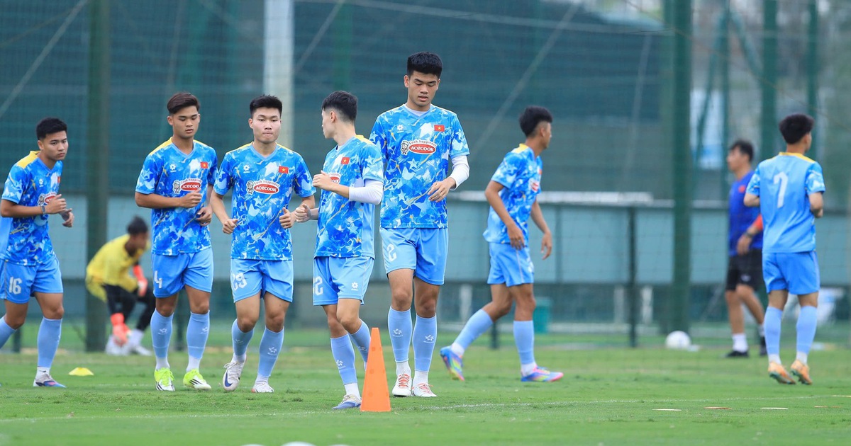 U.23 Việt Nam bỗng hóa ‘tí hon’ khi đứng cạnh người ‘khổng lồ’ Quang Kiệt: Lần đầu sao 1,95 m lên tiếng