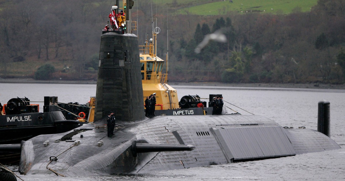 Anh bắt cặp đôi tìm cách xâm nhập căn cứ tàu ngầm hạt nhân