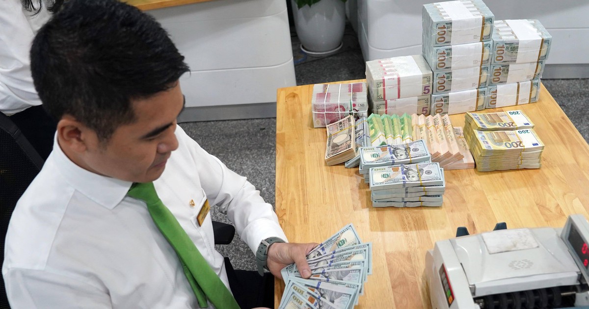 Tỷ giá, lãi suất đều "căng"