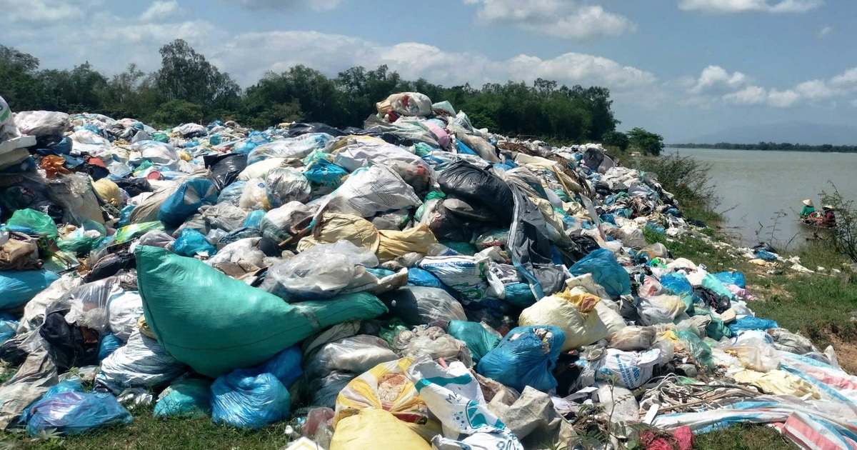 Rác thải ùn ứ gây ô nhiễm, Đà Nẵng khẩn trương triển khai xử lý