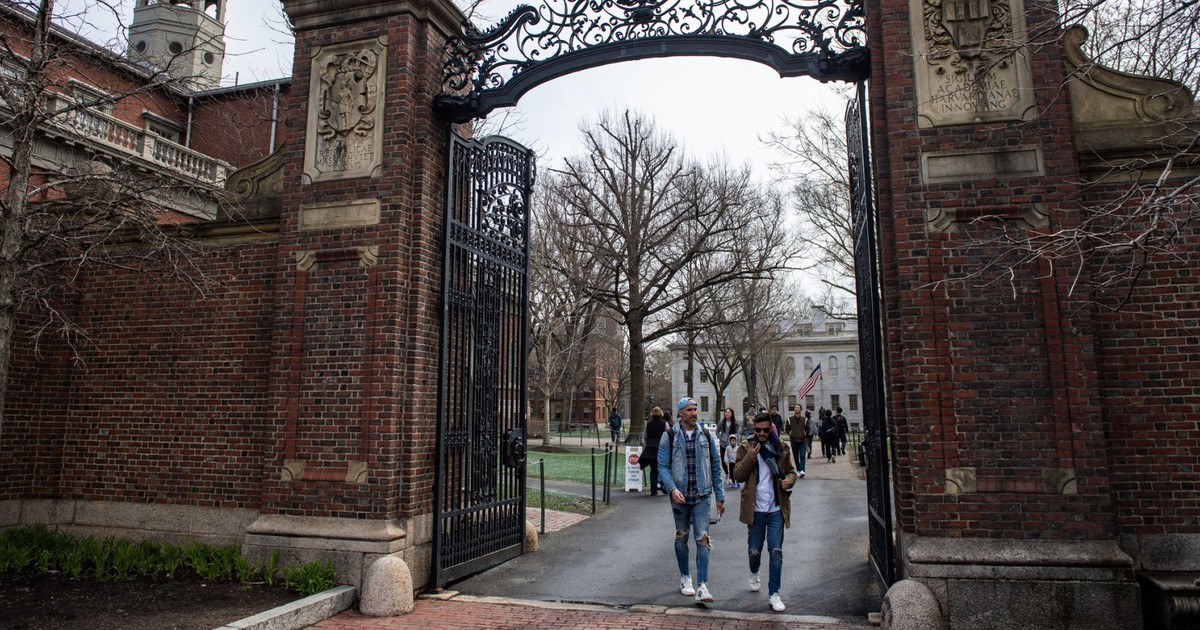 Đại học Harvard đối mặt vụ kiện mới từ ch&iacute;nh quyền li&ecirc;n bang