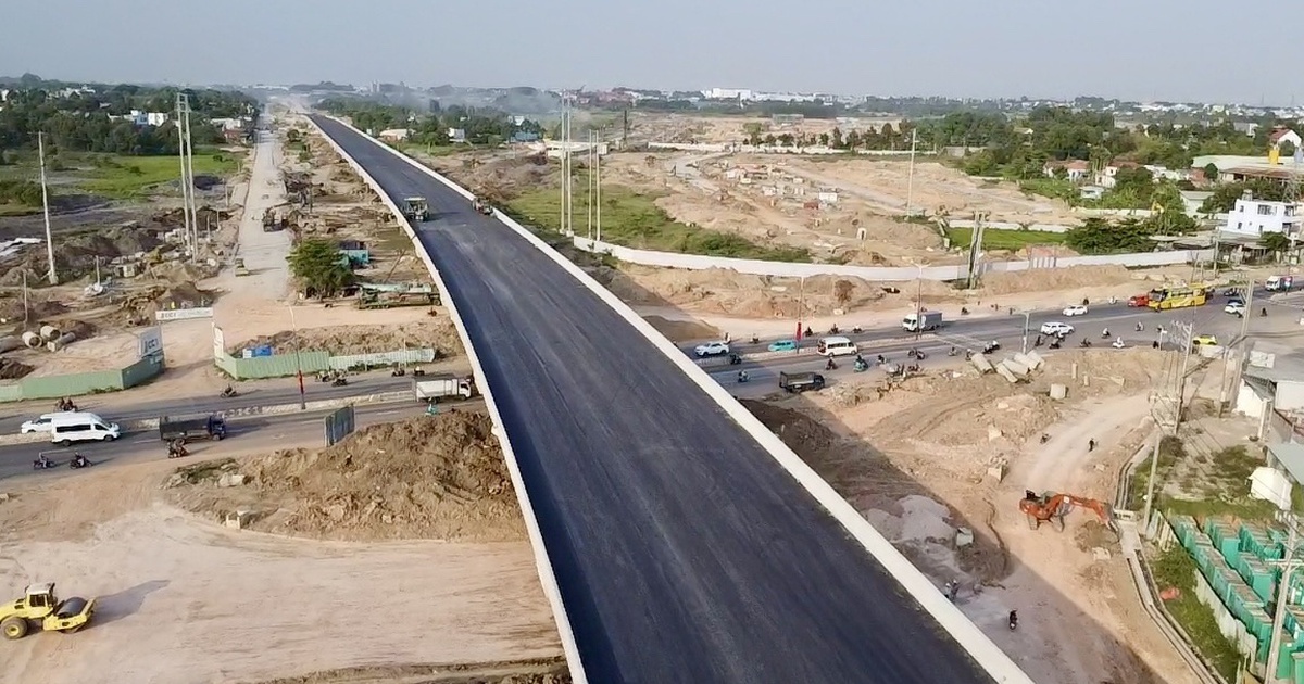 Thảm nhựa cầu cạn vượt quốc lộ 13 và cầu Bình Gởi đường Vành đai 3 TP.HCM