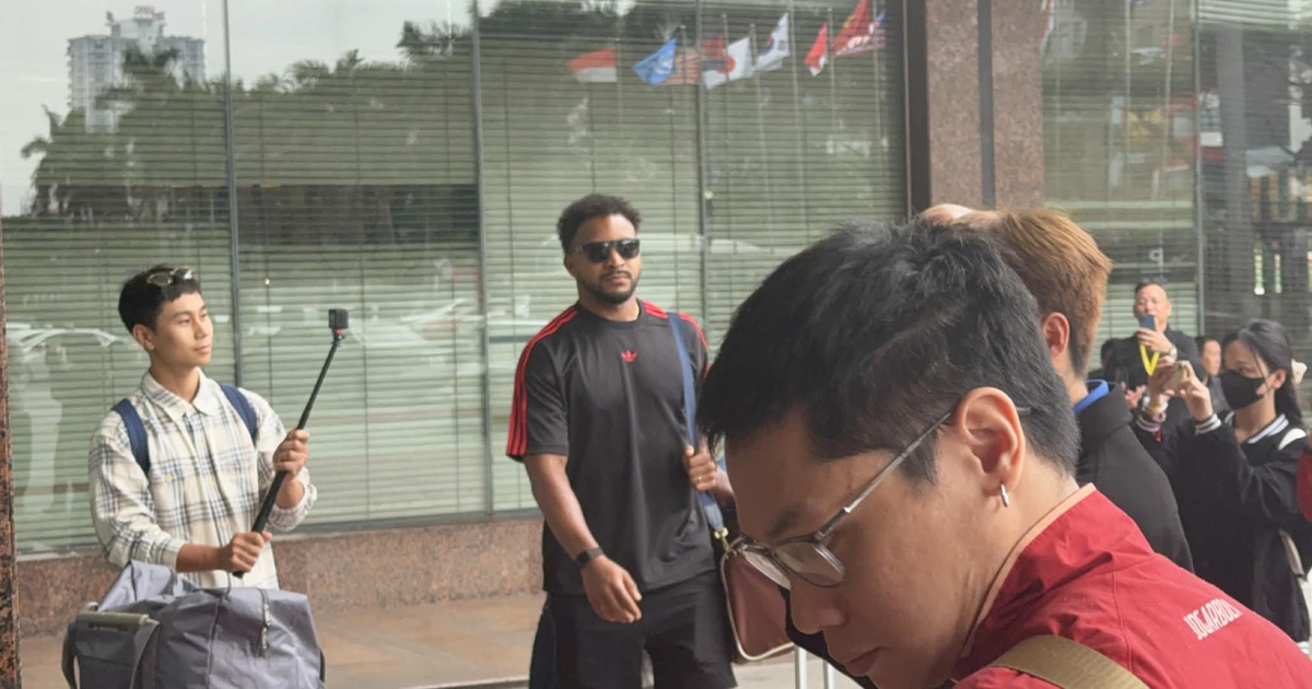 Đội tuyển Việt Nam tập trung 10 giờ sáng nay: Xuân Son xuất hiện chất lừ, thiếu 5 cầu thủ vì...