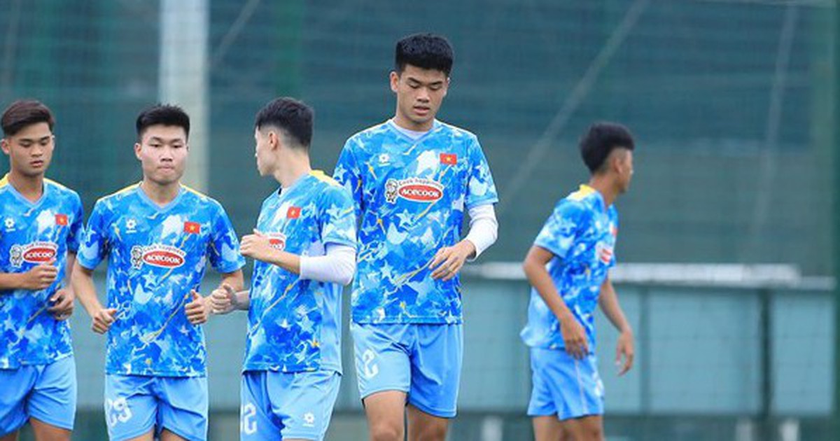 Nghịch lý Đinh Quang Kiệt: Trung vệ cao 1,96 m trở thành 'đầu tàu' U.23 Việt Nam?