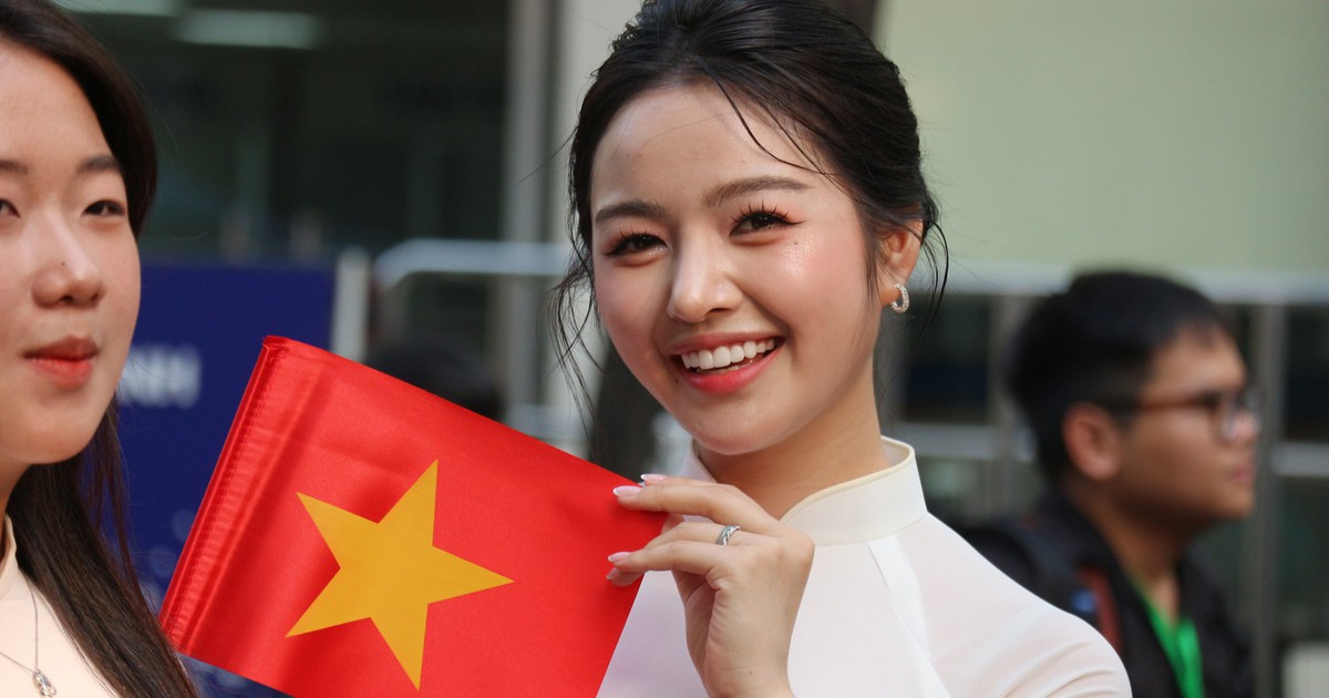 Dàn trai xinh gái đẹp bất ngờ phủ kín đường Võ Văn Tần, Pasteur...