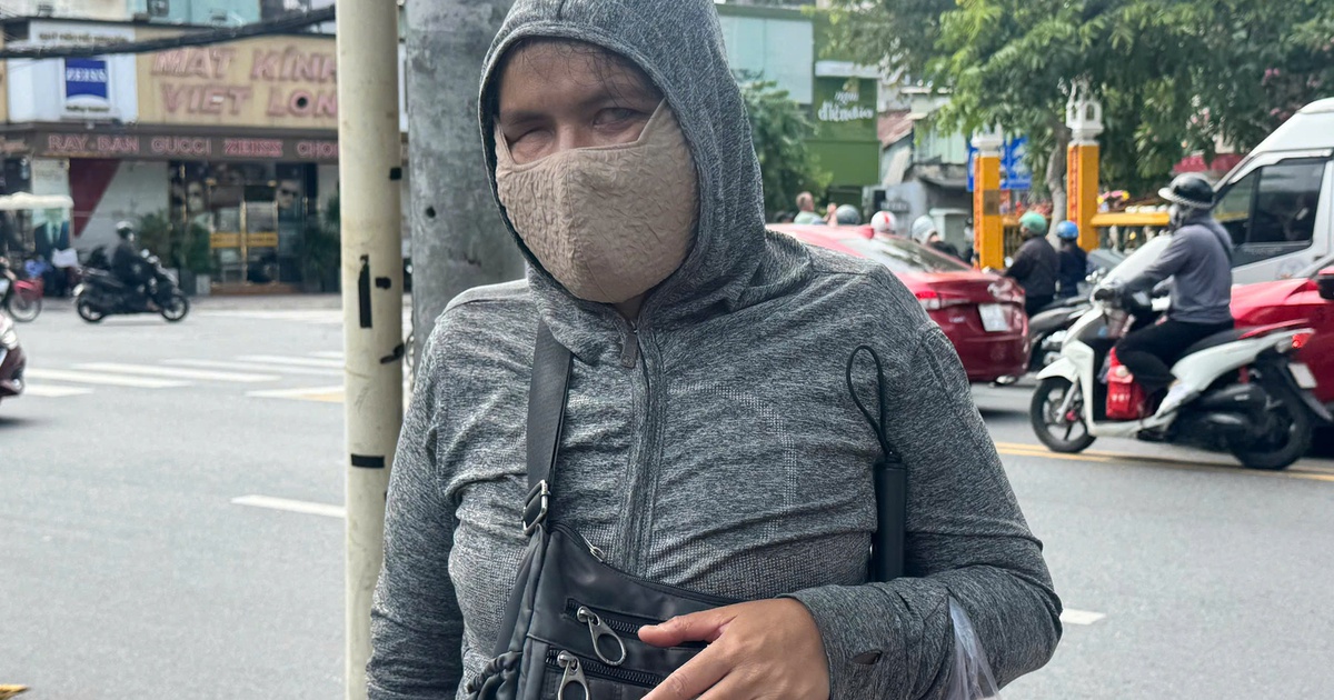 Vòng xoáy vé số "mua đứt bán đoạn": Nghiệt ngã phận đời khiếm khuyết