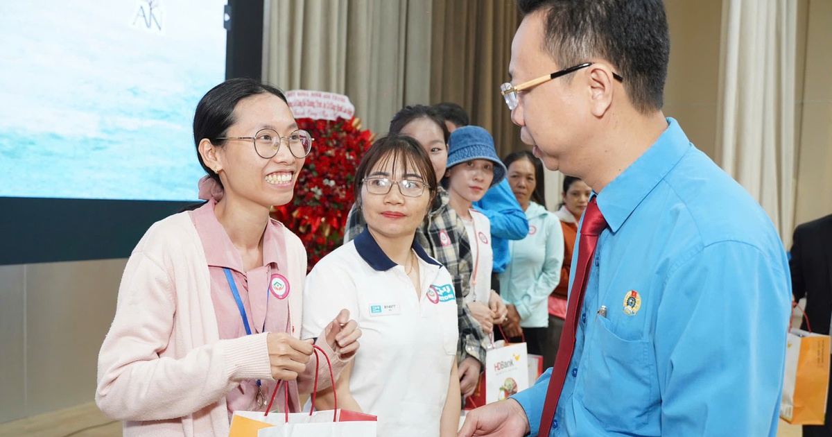 Người lao động nhận đất nền khi tham gia chương trình "An cư cùng người lao động"