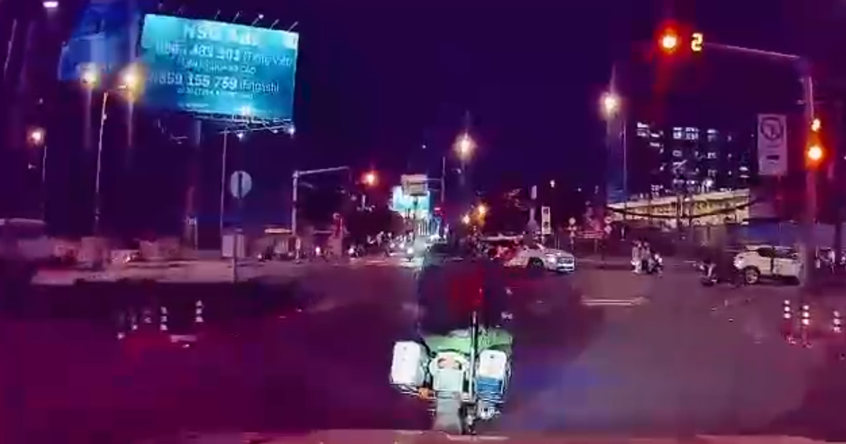 Clip c&ocirc;ng an mở đường đưa người đi cấp cứu nhận 'mưa lời khen'