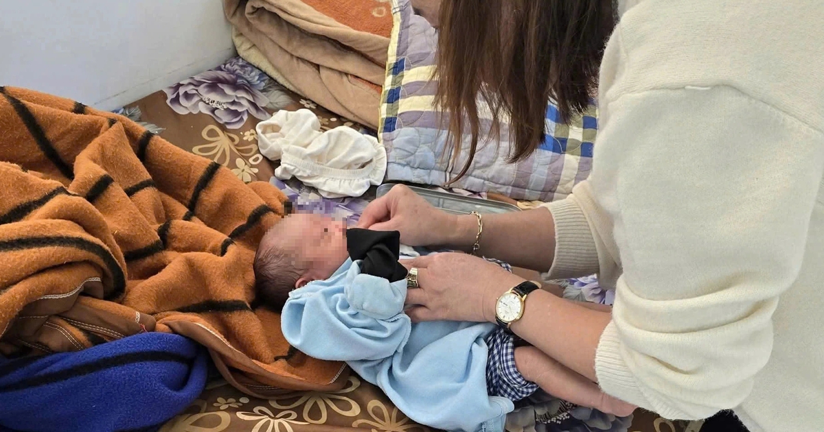 Bé gái sơ sinh bị bỏ rơi trong chòi rẫy cà phê ở Gia Lai