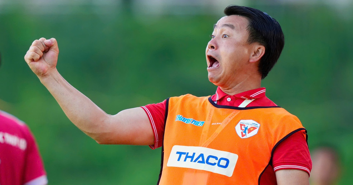 Món quà đặc biệt tặng con gái của HLV Vũ Văn Trung