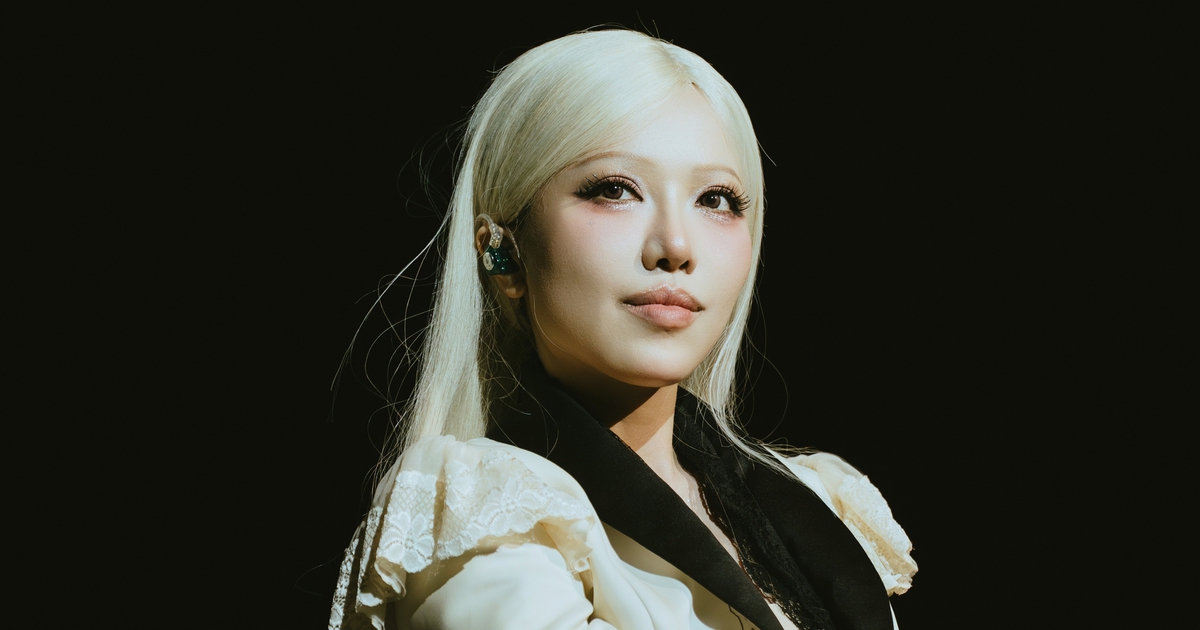 Phùng Khánh Linh từng ăn bánh tráng sống qua ngày, bán hàng online để làm nhạc