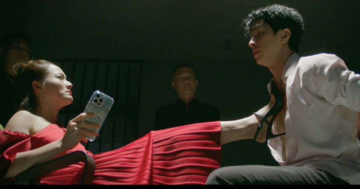 Phim giờ vàng gây tranh cãi vì những cảnh ‘nóng mắt’