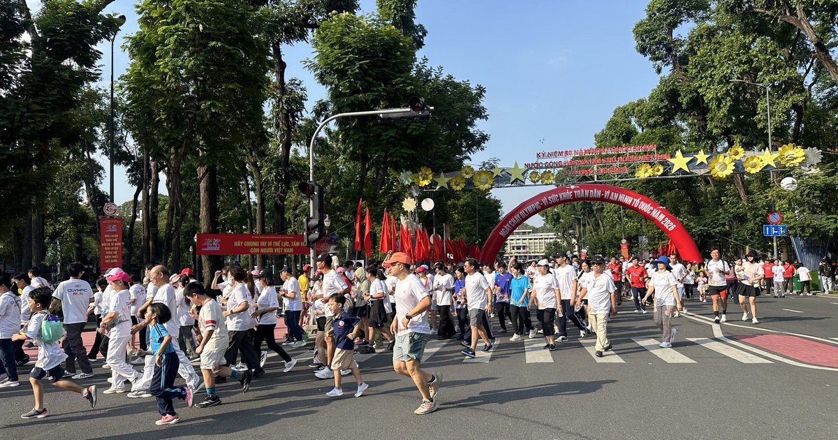 Hàng nghìn người tham gia Ngày chạy Olympic sức khỏe toàn dân tại TP.HCM