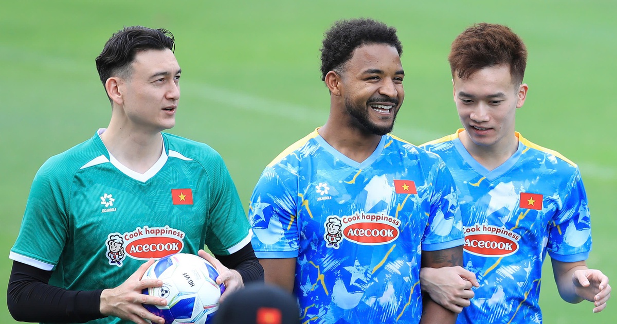 Đội tuyển Việt Nam đón thêm dàn sao Ninh Bình, Xuân Son vẫn phải tập riêng với bác sĩ