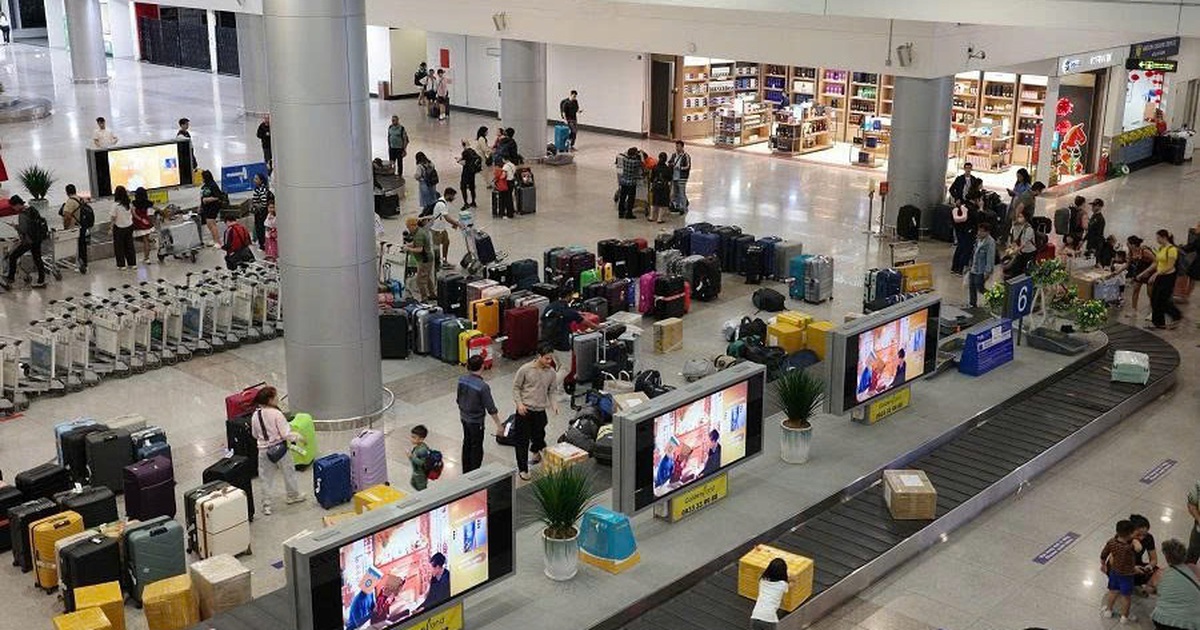 Vé máy bay quốc tế tăng 'khét lẹt', du lịch hồi hộp lo tour nhảy giá