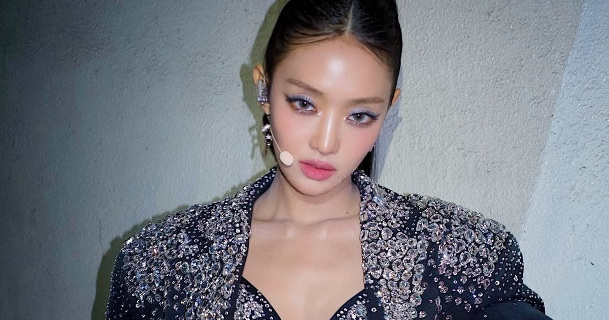 Trang phục đính đá chiếm trọn sự thu hút trong đêm tiệc