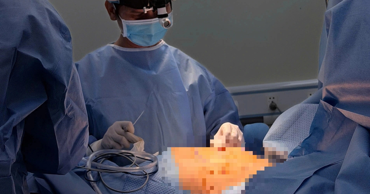 Gần 2 kg nội tạng "di cư" lên ngực gây xẹp phổi cụ bà