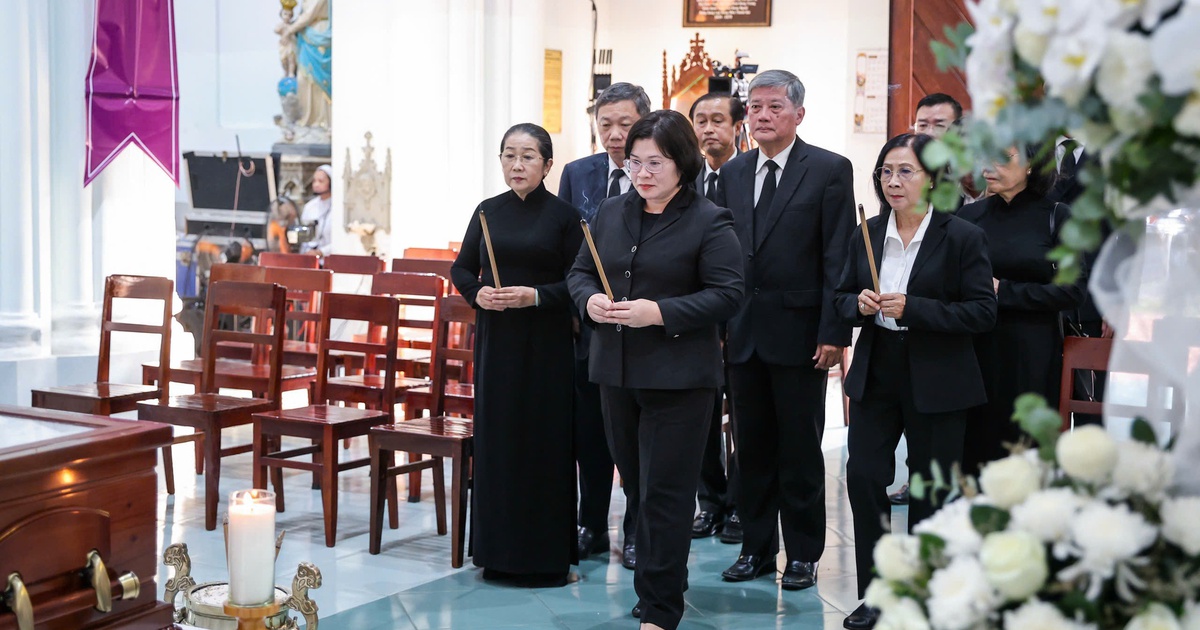 Lãnh đạo TP.HCM viếng Đức Hồng y Gioan Baotixita Phạm Minh Mẫn