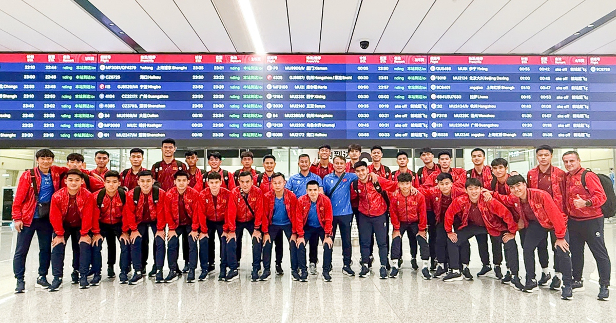 U.23 Việt Nam rạng sáng đã đến Tây An an toàn, HLV Đinh Hồng Vinh chia sẻ mục tiêu nóng