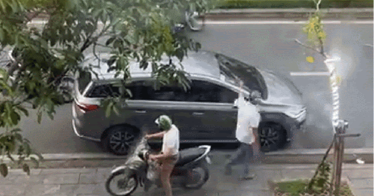 Công an khởi tố 2 người rượt đuổi, kẹp cổ tài xế ô tô ở TP.HCM