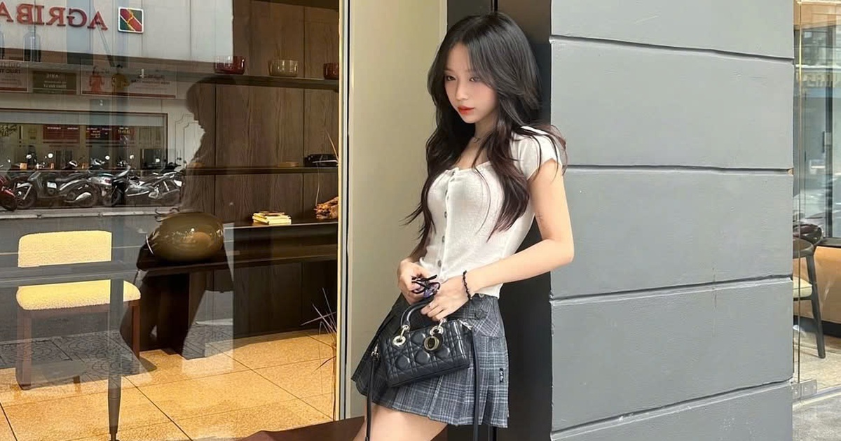 Chân váy tennis giao thoa giữa năng động và quyến rũ