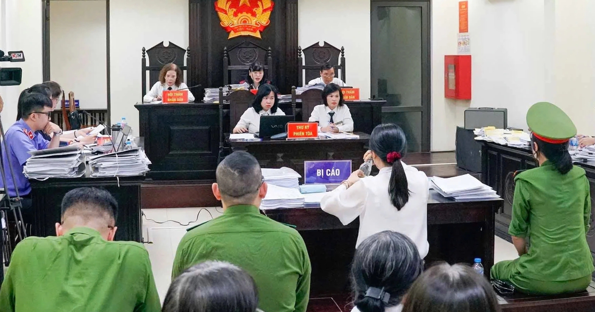 Bị xét xử vì lạm thu tiền học thêm 13 năm trước, cựu hiệu trưởng khai gì?