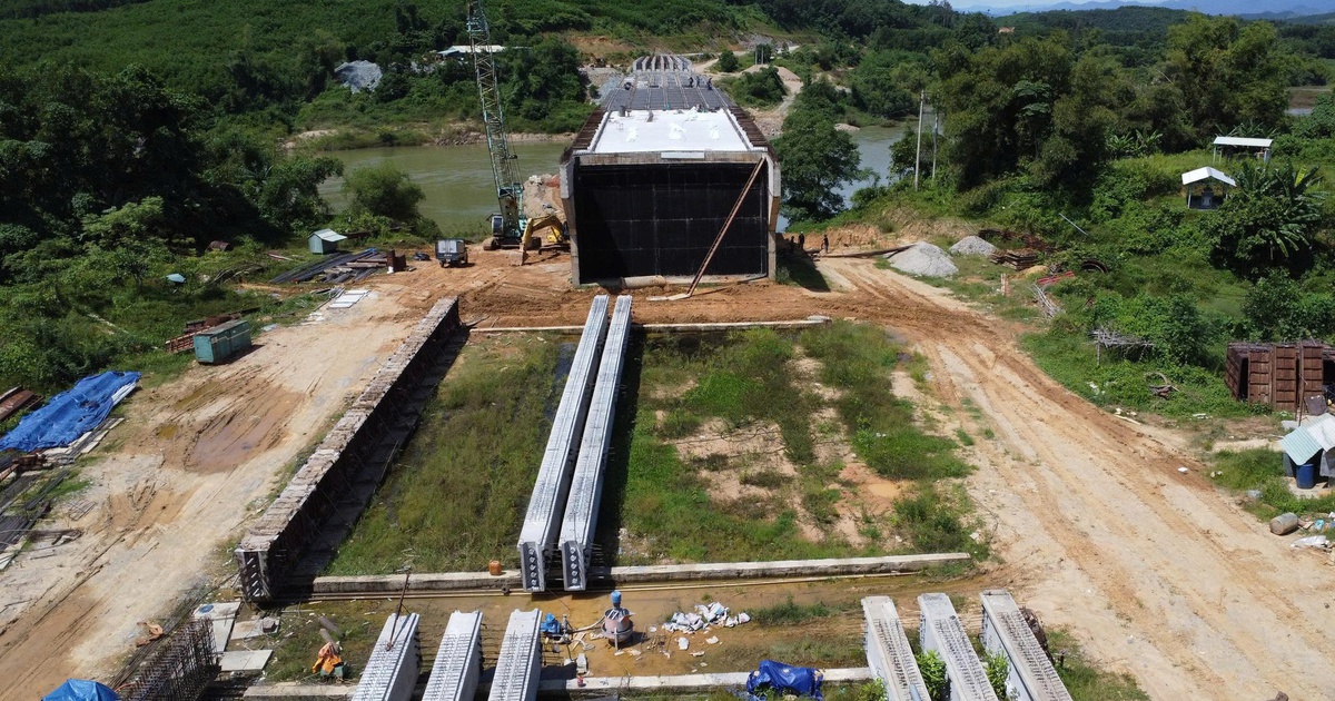 Đà Nẵng ra 'tối hậu thư' với loạt cây cầu 'treo' gần thập kỷ