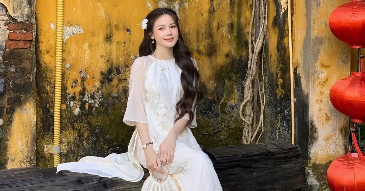 Hóa nàng thơ mùa hạ chỉ với chiếc kẹp tóc hoa