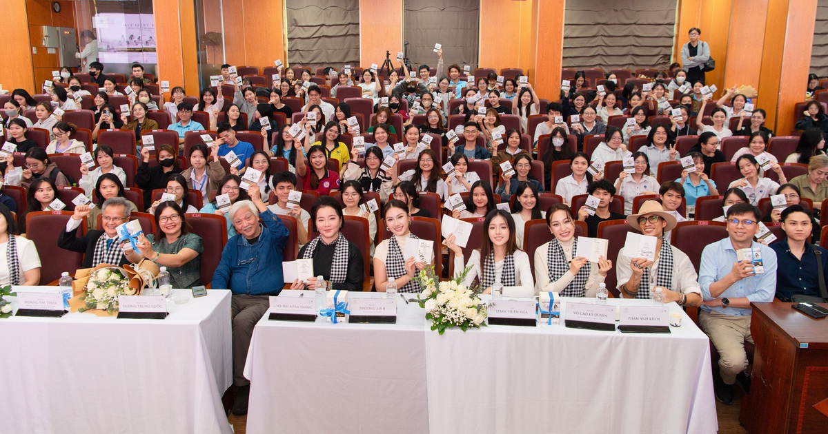 Nhật ký Hành trình Từ Trái Tim: Trao sách quý, khơi khát vọng cho thế hệ trẻ