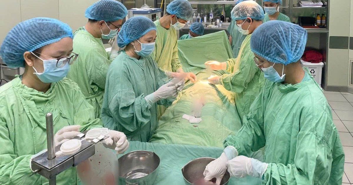 Cứu sống bệnh nhi 7 tuổi nhờ ghép tủy từ chị ruột