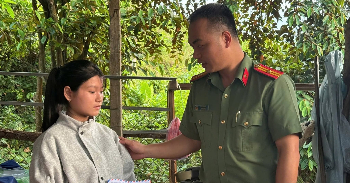 Suýt bỏ học vì nghèo, nữ sinh được Công an Đà Nẵng 'tiếp lửa' giấc mơ luật sư