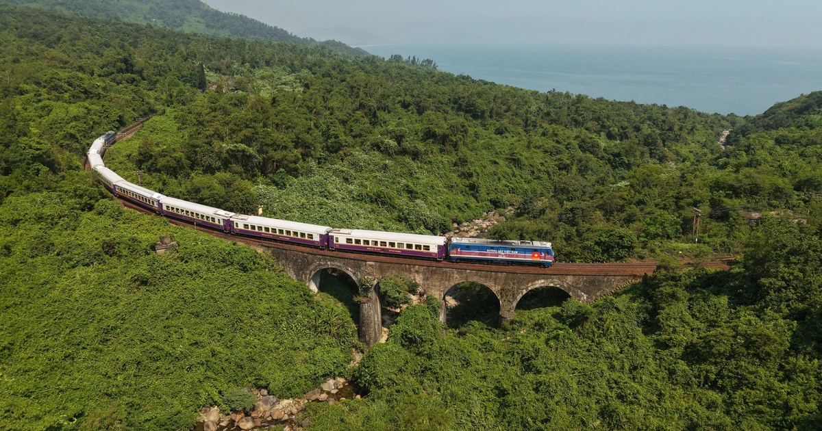 Chuyến tàu di sản miền Trung có gì sau khi được 'thay áo' mới?