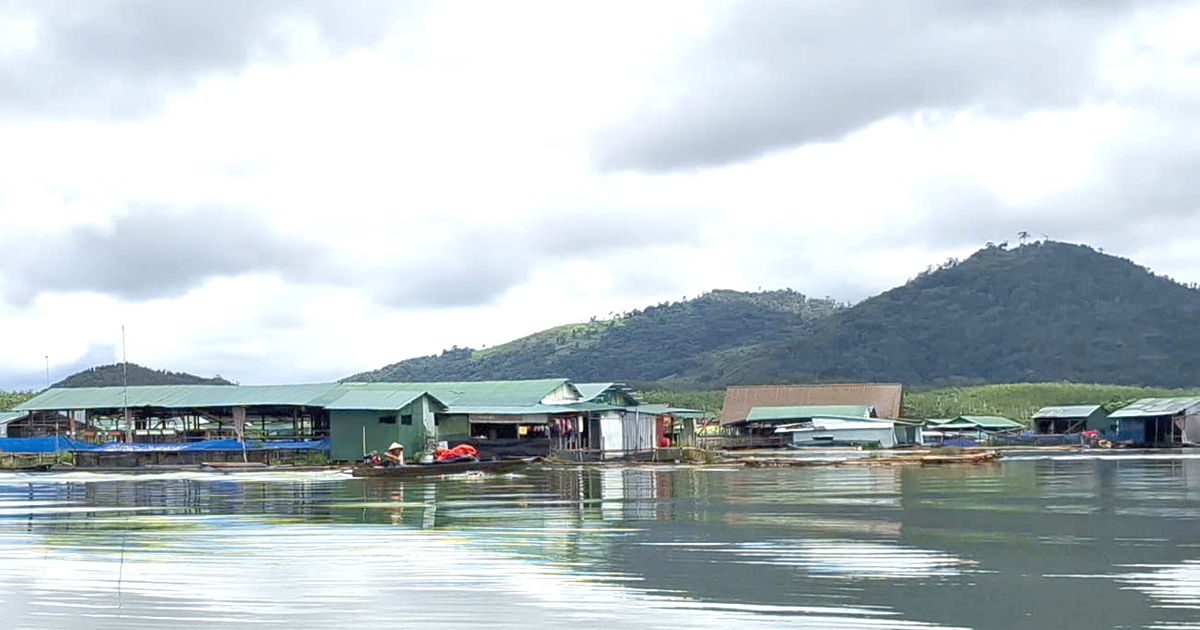 Làng bồng bềnh trên dòng Pô Kô