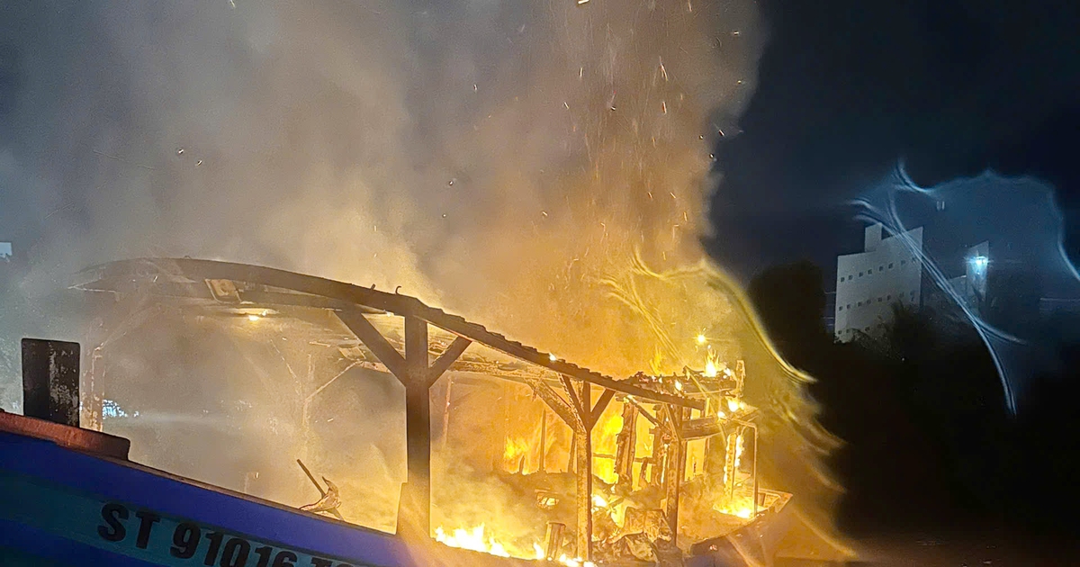 Cháy tàu cá thu mua hải sản tại Cà Mau, thiệt hại hơn 600 triệu đồng