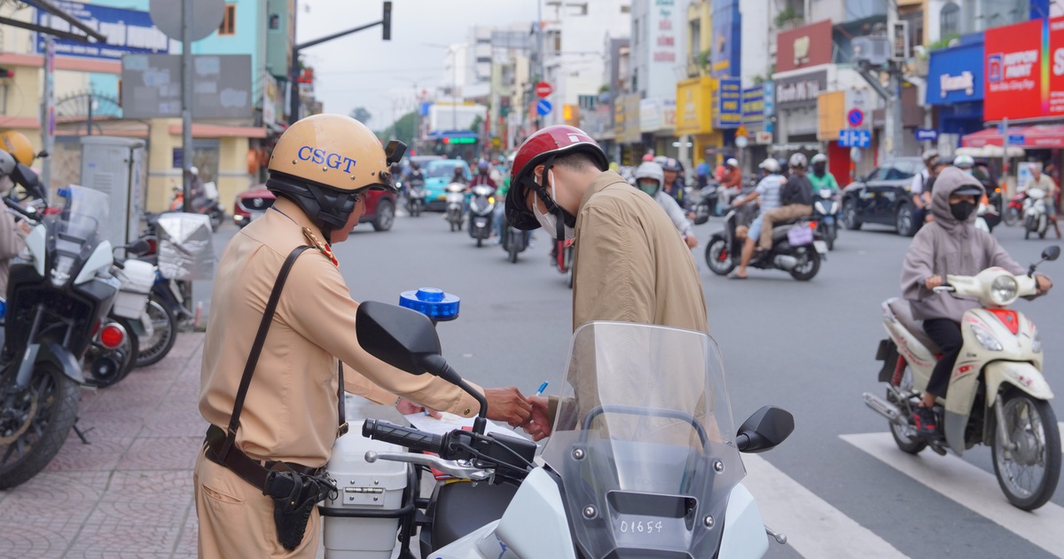 Bãi bỏ Nghị định 100 không phải "dừng xử phạt vi phạm giao thông"