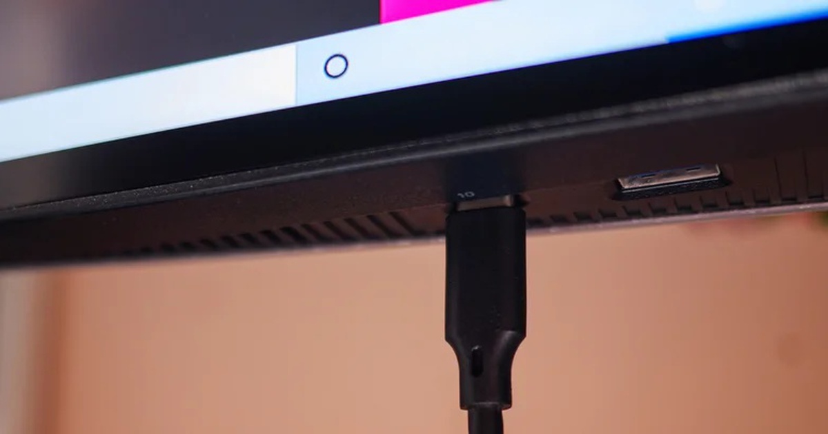 3 thiết bị không nên cắm vào cổng USB trên màn hình máy tính