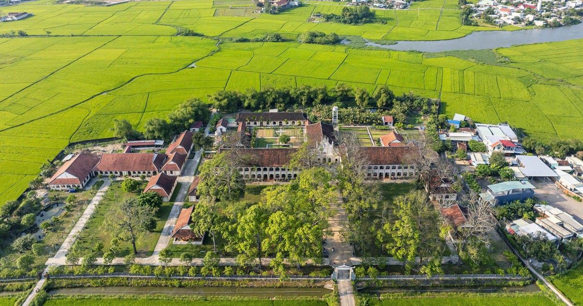 Những nhà thờ độc đáo: Làng Sông - nơi chữ Quốc ngữ in dấu hơn một thế kỷ