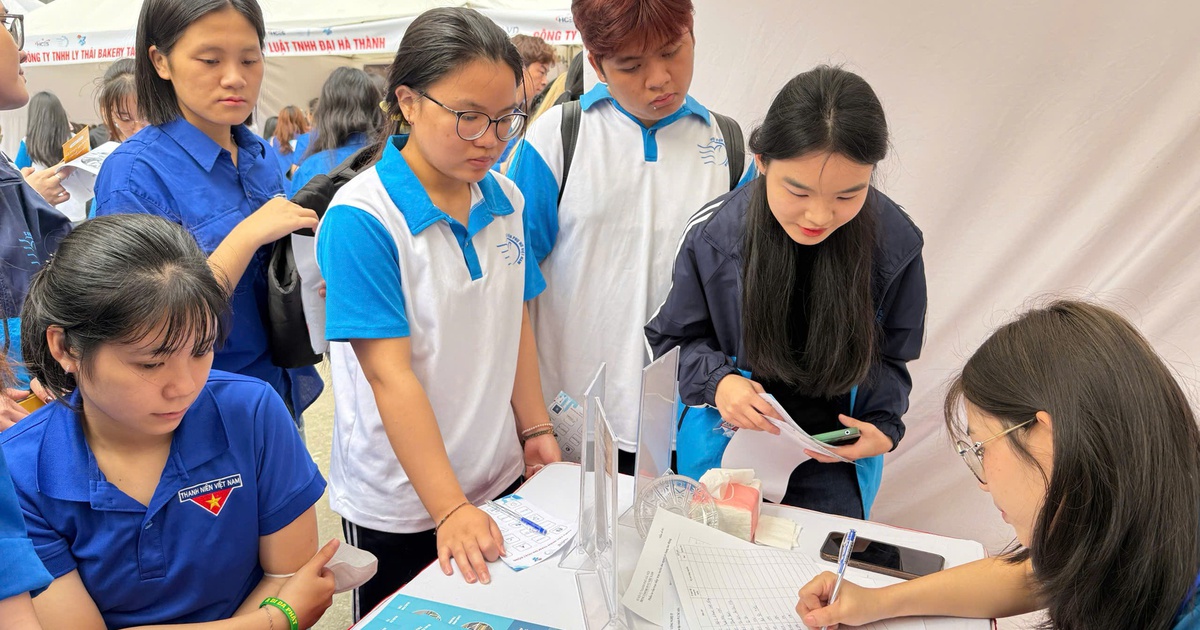 Thị trường lao động vào cao điểm mùa tuyển dụng