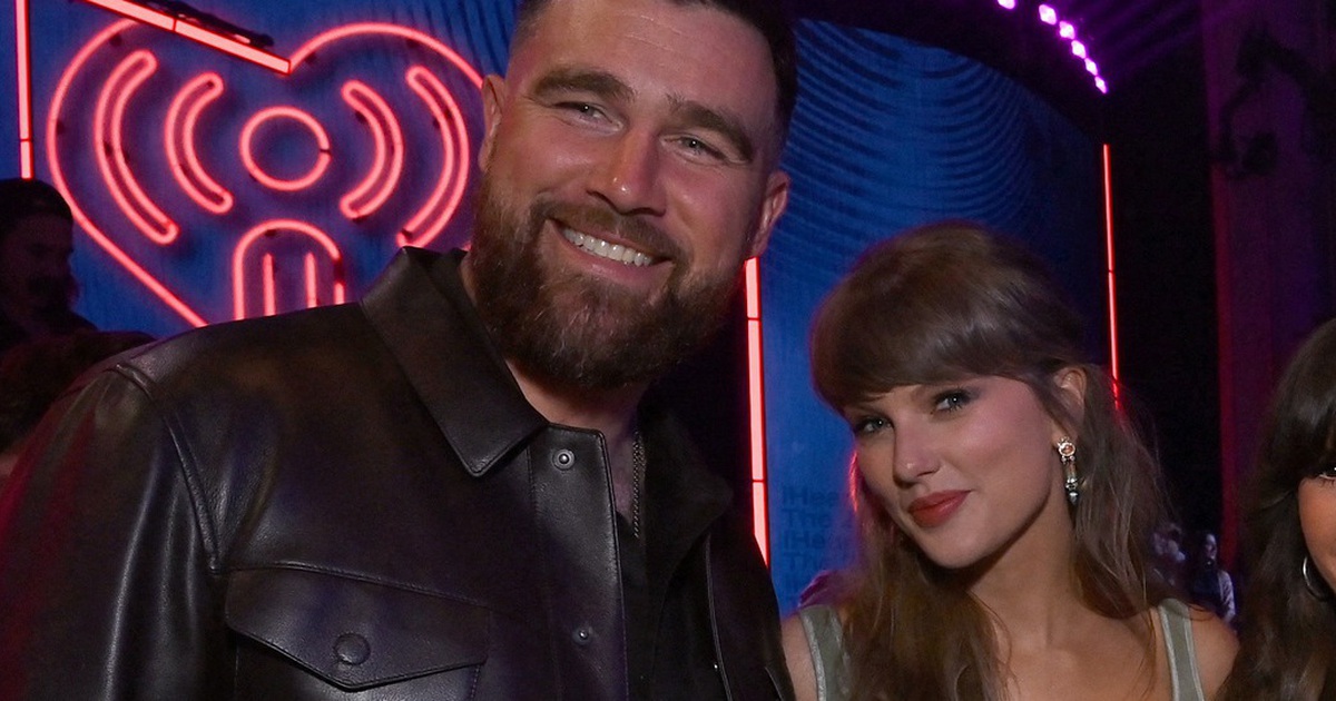 Taylor Swift khoe được hạnh ph&uacute;c, tự do khi ở b&ecirc;n Travis Kelce
