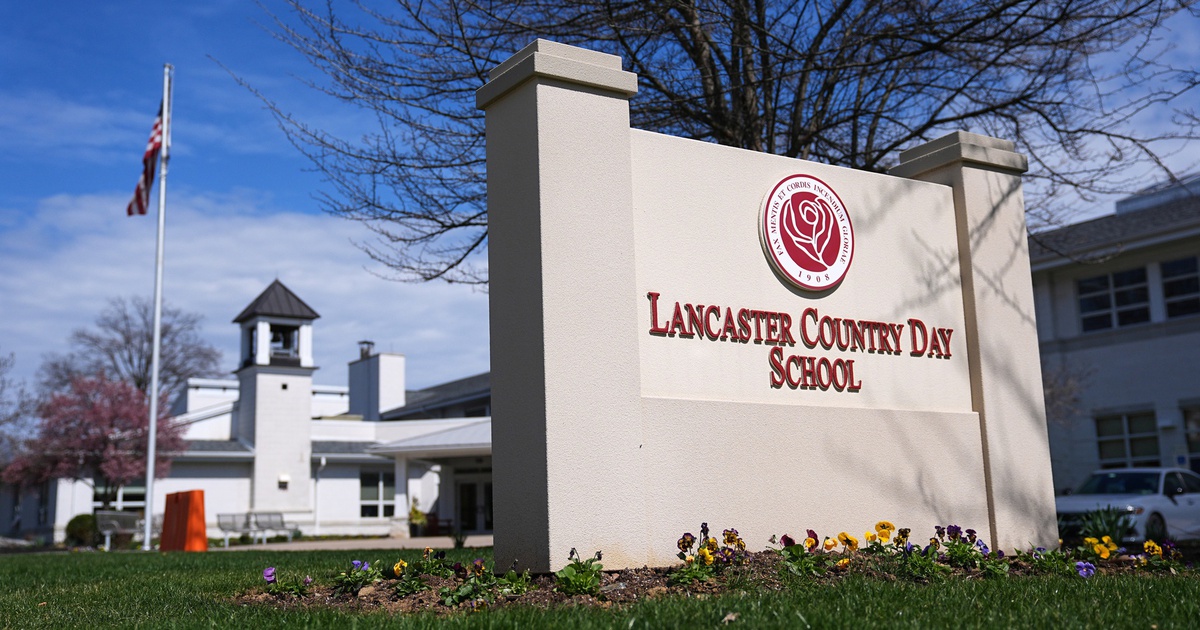 Dùng AI ghép ảnh khiêu dâm bạn học nữ, hai thiếu niên Mỹ chịu án quản chế