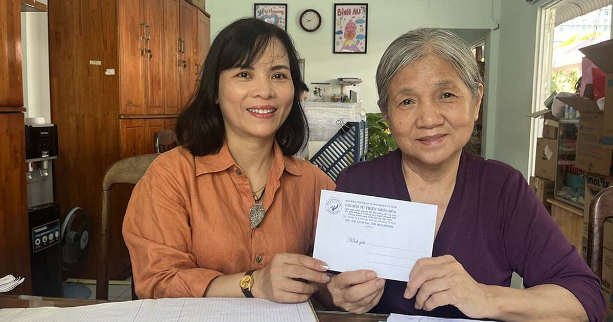 Trao tiền bạn đọc giúp mái ấm từ thiện, bệnh nhân nghèo ở các bệnh viện