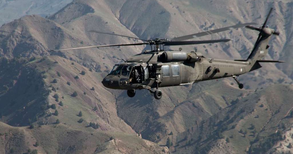 Trực thăng quân sự Mỹ cắt ngang đường bay của máy bay chở khách ở California